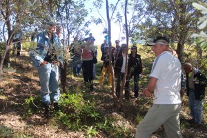 Field day at Neville Anderson’s property (Member), Neville discussing aspects of keeping native stingless bees.